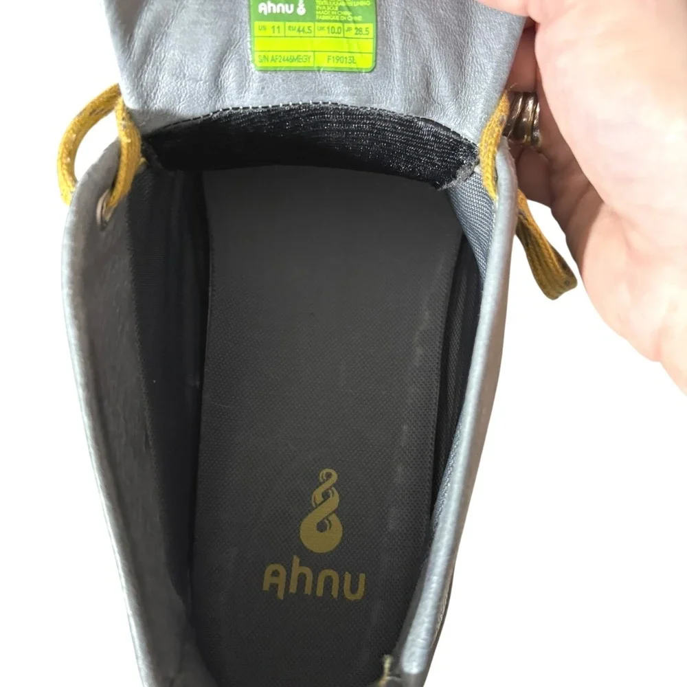AHNU Harris‎ Chukka Boots Grey/Taupe Vibram Sole sz 11 US